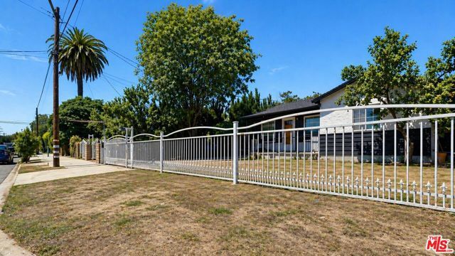 10341 Arminta Street, Sun Valley (los Angeles), CA 91352