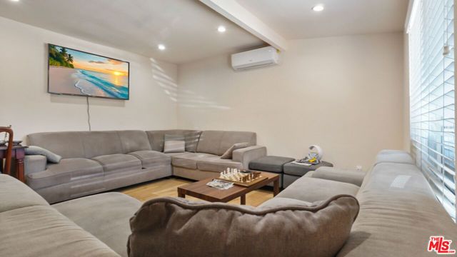 10341 Arminta Street, Sun Valley (los Angeles), CA 91352