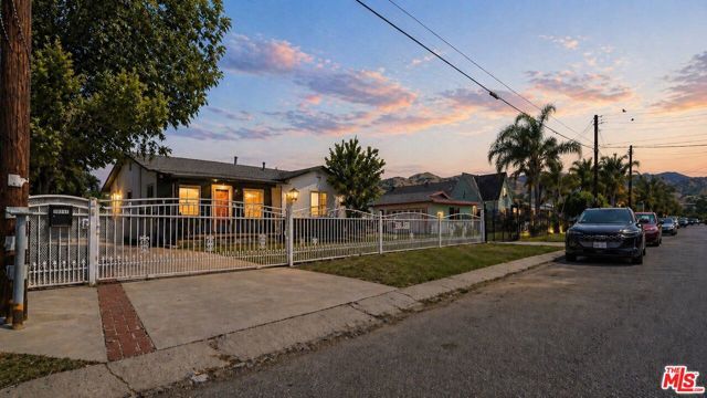 10341 Arminta Street, Sun Valley (los Angeles), CA 91352