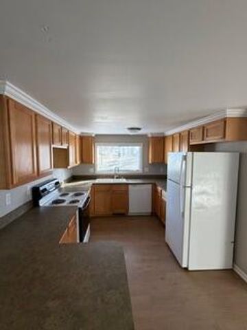 511 W Berry Avenue, Lansing, MI 48910