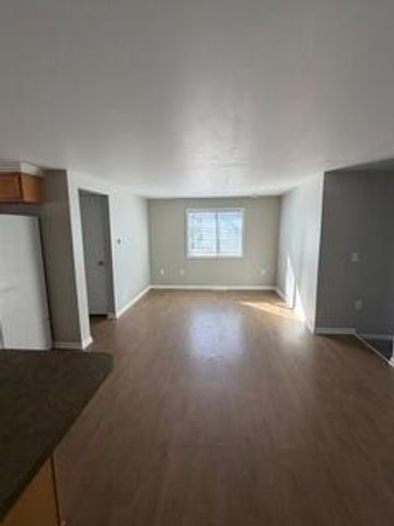 511 W Berry Avenue, Lansing, MI 48910