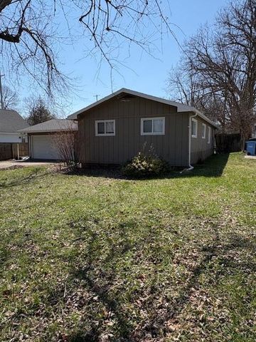 511 W Berry Avenue, Lansing, MI 48910