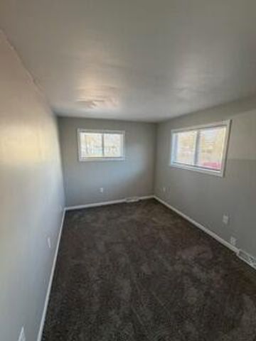 511 W Berry Avenue, Lansing, MI 48910