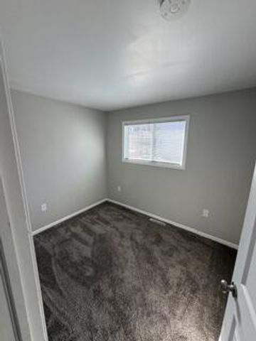 511 W Berry Avenue, Lansing, MI 48910