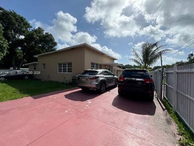 735 NE 152nd St, Miami, FL 33162