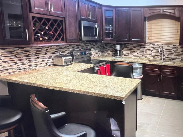 735 NE 152nd St, Miami, FL 33162