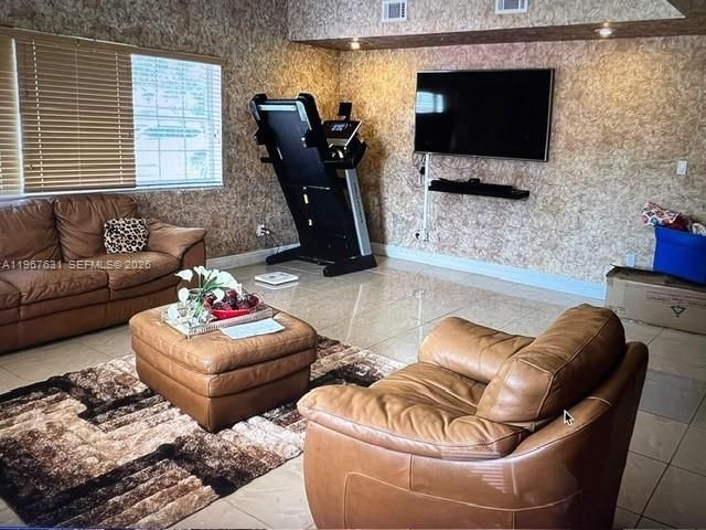 735 NE 152nd St, Miami, FL 33162