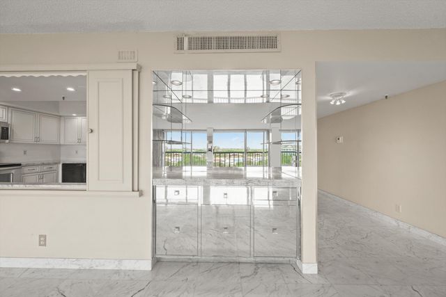 2480 Presidential Way 704, West Palm Beach, FL 33401