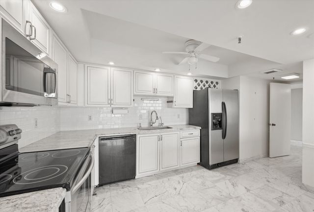 2480 Presidential Way 704, West Palm Beach, FL 33401