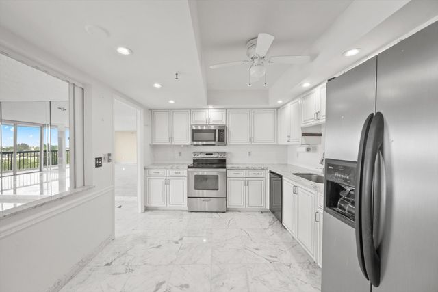2480 Presidential Way 704, West Palm Beach, FL 33401