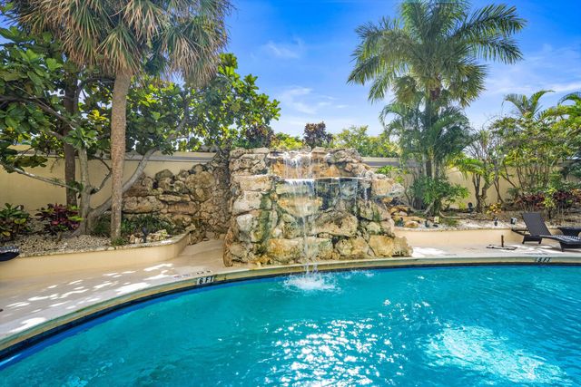 2480 Presidential Way 704, West Palm Beach, FL 33401