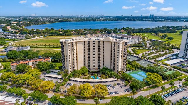 2480 Presidential Way 704, West Palm Beach, FL 33401