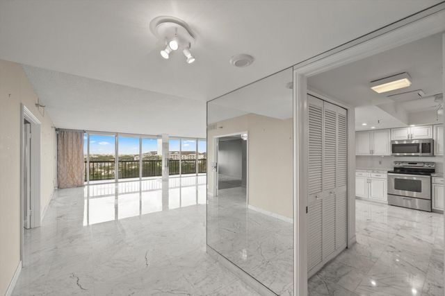 2480 Presidential Way 704, West Palm Beach, FL 33401