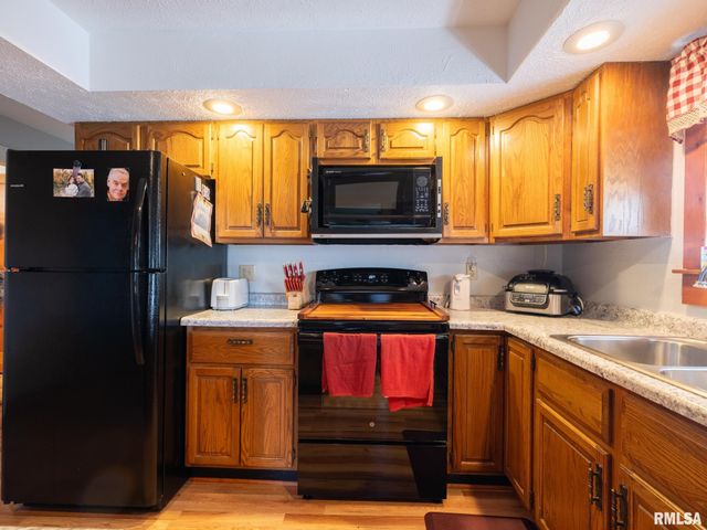 201 N HANNIBAL Street, Tremont, IL 61568