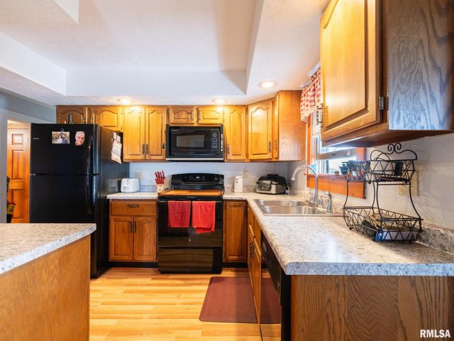 201 N HANNIBAL Street, Tremont, IL 61568