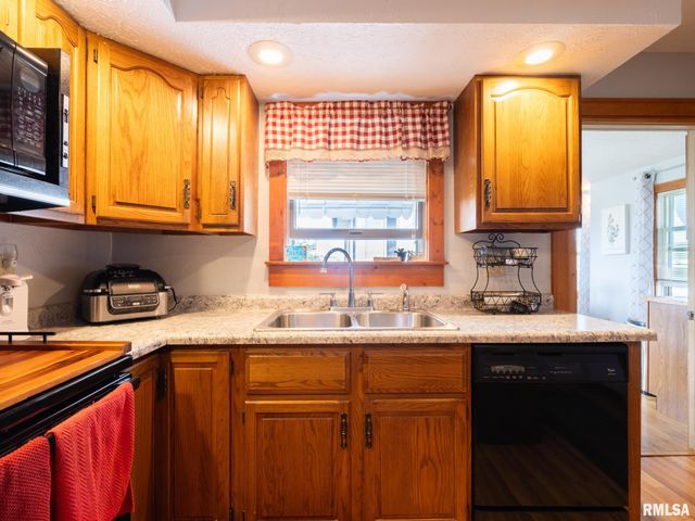 201 N HANNIBAL Street, Tremont, IL 61568