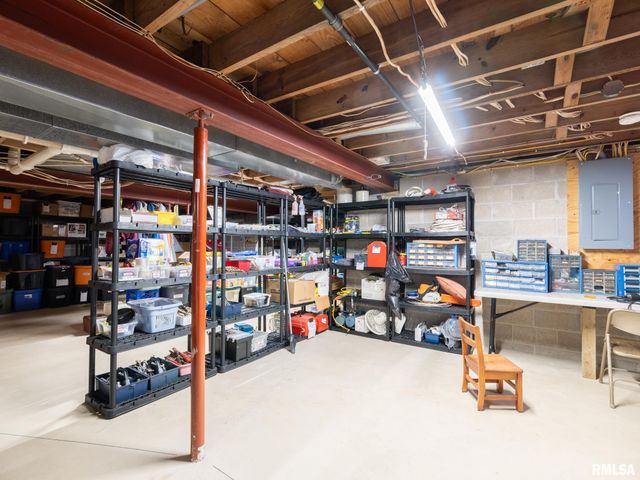 201 N HANNIBAL Street, Tremont, IL 61568