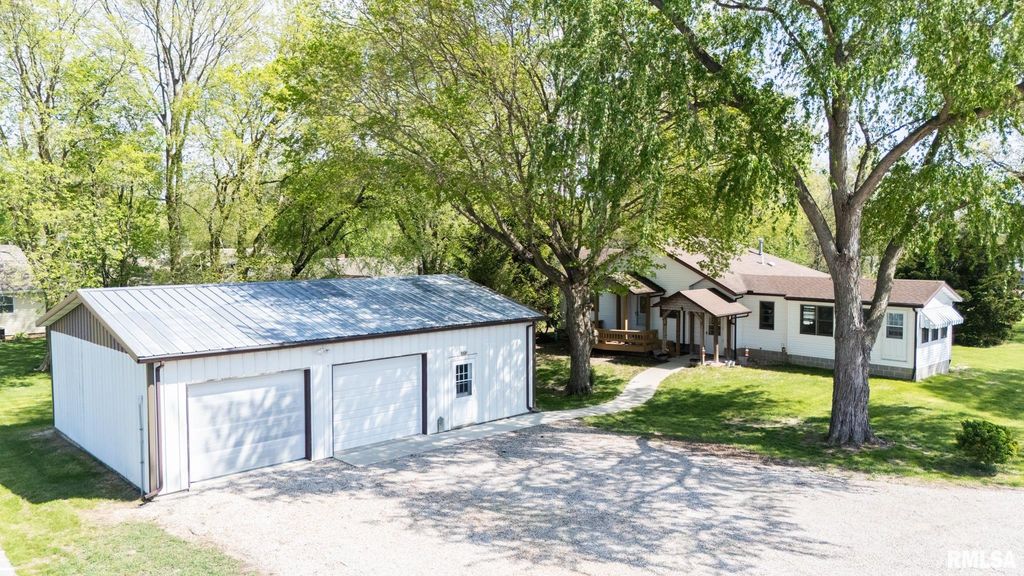 201 N HANNIBAL Street, Tremont, IL 61568