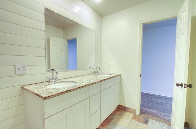 25090 D Hutchinson Rd, Holden, LA 70744