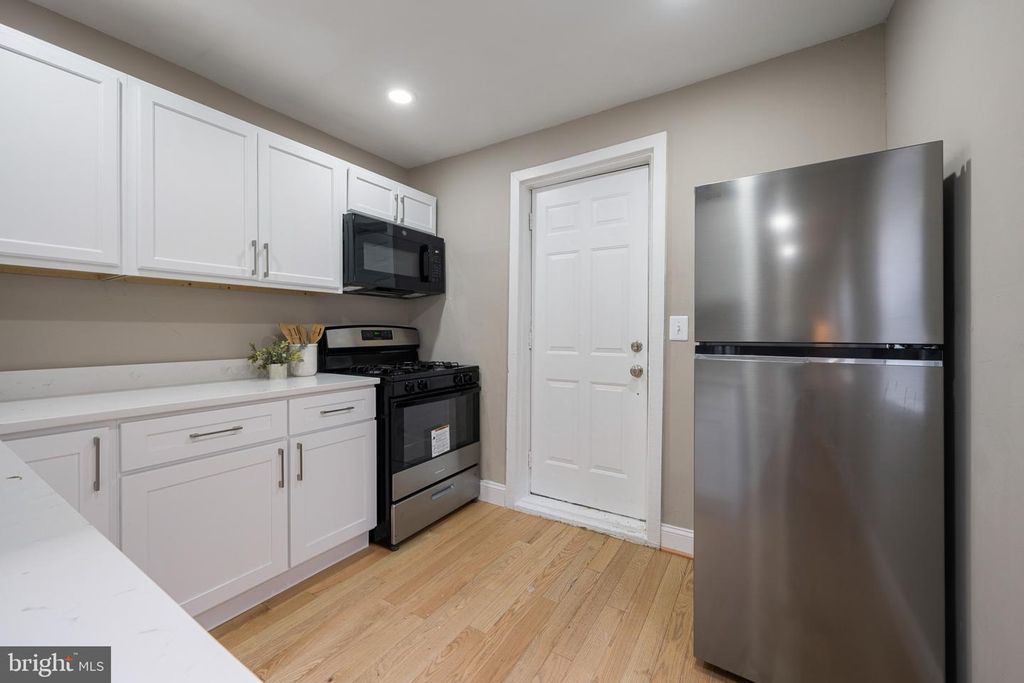 Image 9 of property listing at 125 E CROSS ST, Baltimore, MD 21230