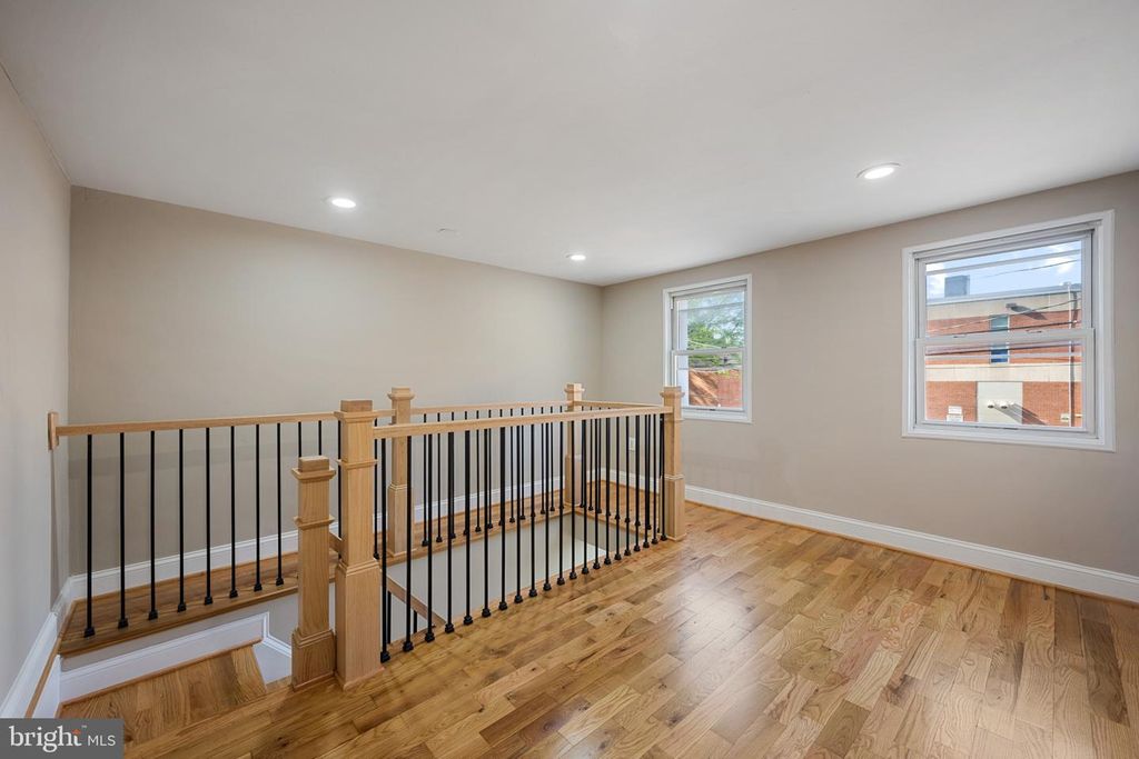 Image 12 of property listing at 125 E CROSS ST, Baltimore, MD 21230