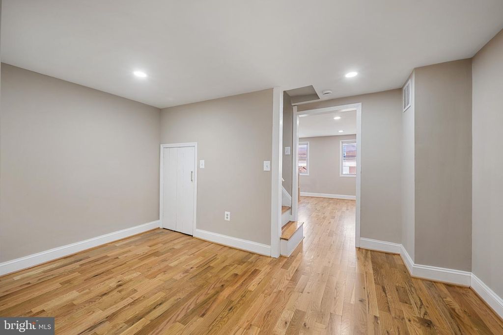 Image 14 of property listing at 125 E CROSS ST, Baltimore, MD 21230