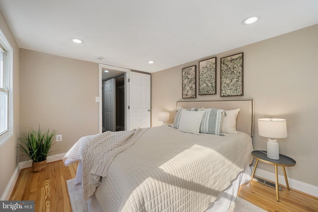 Image 15 of property listing at 125 E CROSS ST, Baltimore, MD 21230