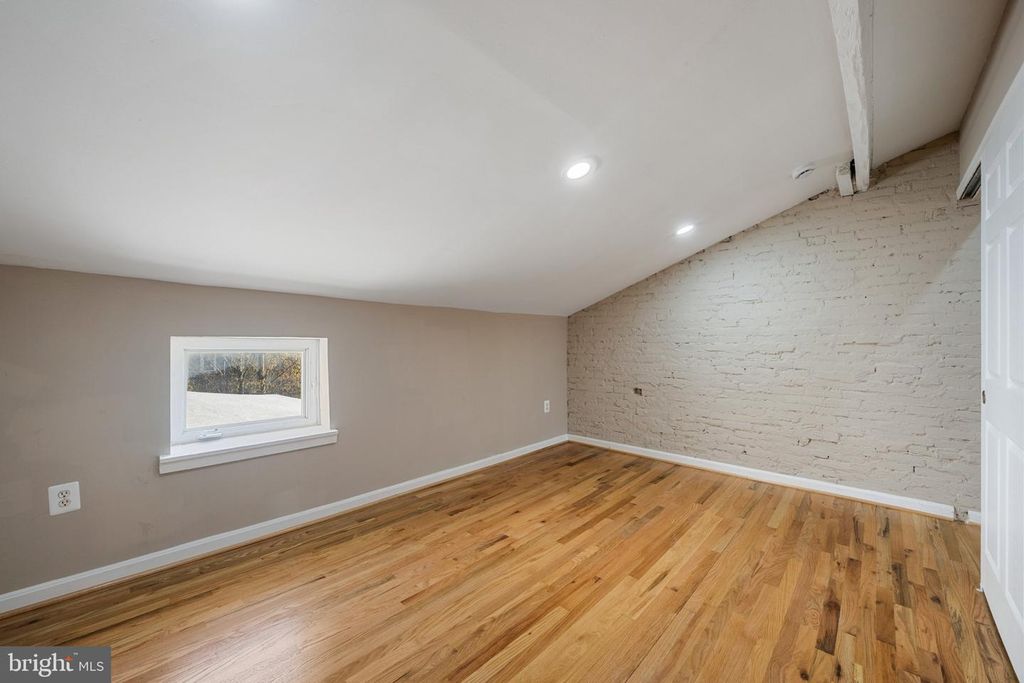 Image 18 of property listing at 125 E CROSS ST, Baltimore, MD 21230