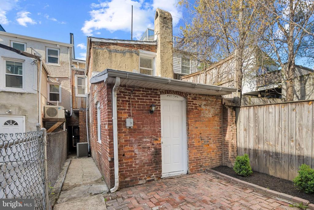 Image 22 of property listing at 125 E CROSS ST, Baltimore, MD 21230