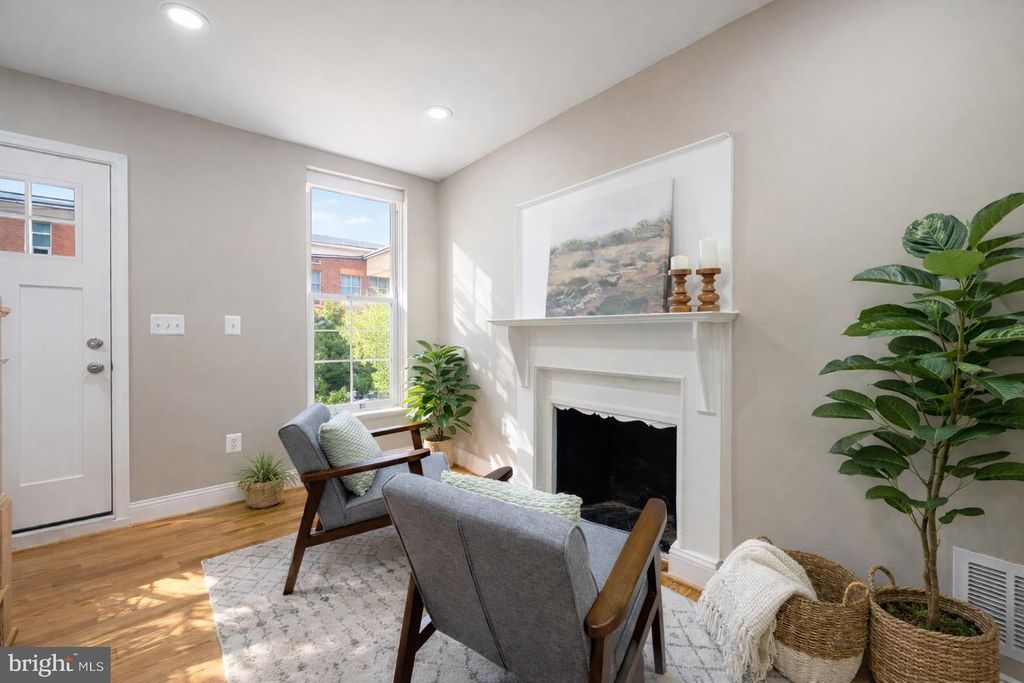 Image 23 of property listing at 125 E CROSS ST, Baltimore, MD 21230