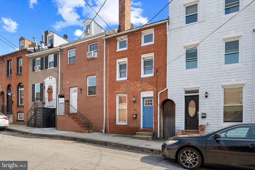 Image 6 of property listing at 125 E CROSS ST, Baltimore, MD 21230