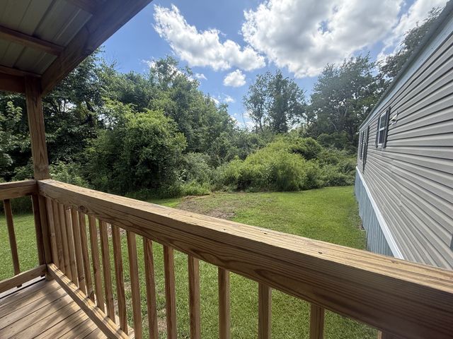 121 Sealtest Dr, Hohenwald, TN 38462