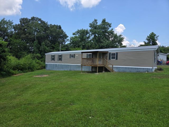 121 Sealtest Dr, Hohenwald, TN 38462