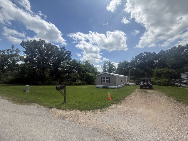 121 Sealtest Dr, Hohenwald, TN 38462