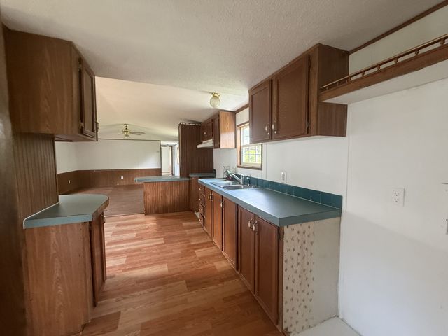 121 Sealtest Dr, Hohenwald, TN 38462