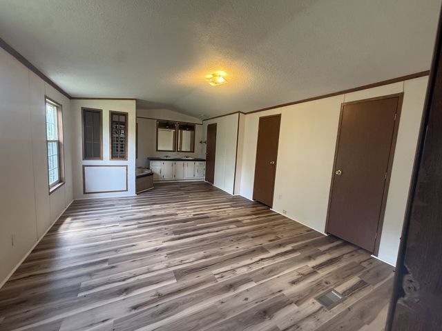 121 Sealtest Dr, Hohenwald, TN 38462