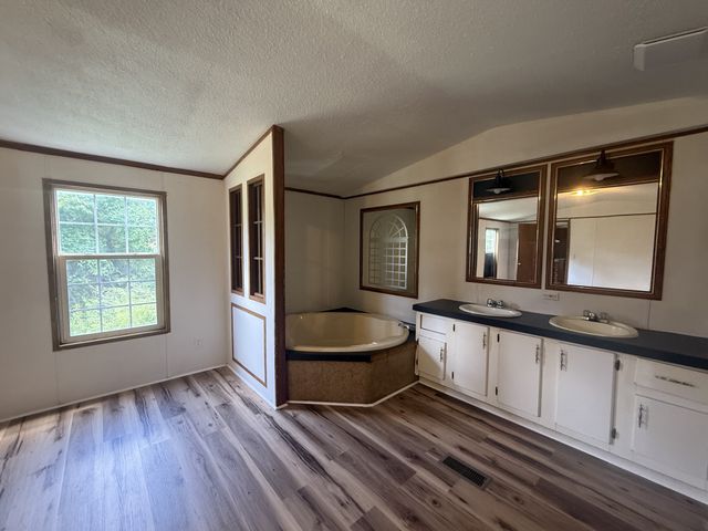 121 Sealtest Dr, Hohenwald, TN 38462