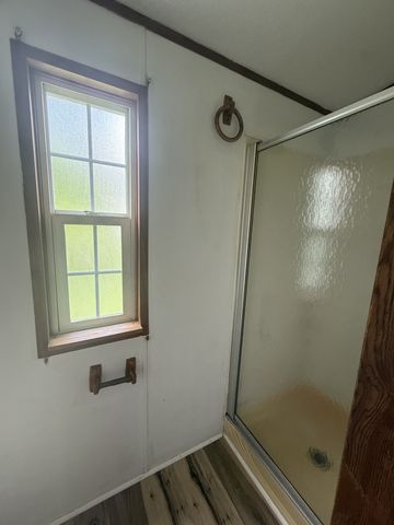 121 Sealtest Dr, Hohenwald, TN 38462