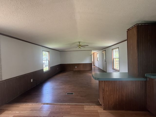 121 Sealtest Dr, Hohenwald, TN 38462