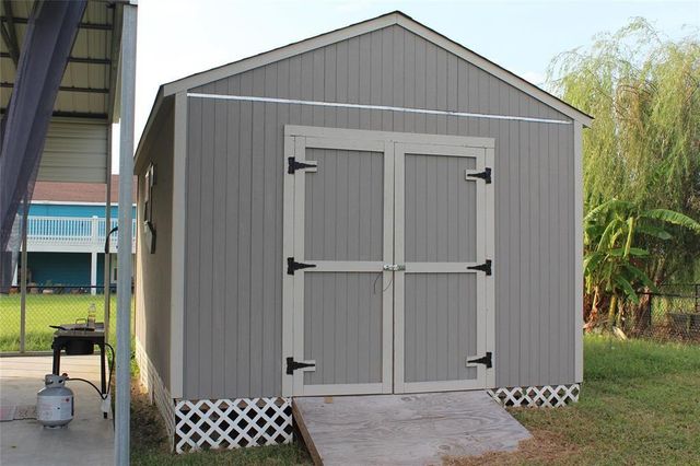 1058 N Oneal Road, Crystal Beach, TX 77650