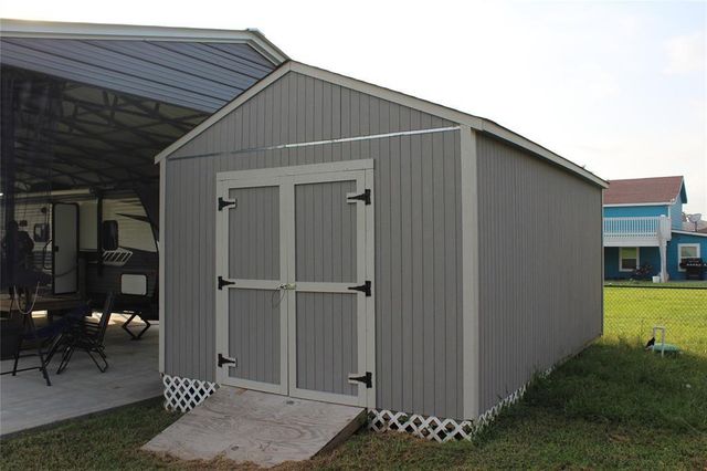 1058 N Oneal Road, Crystal Beach, TX 77650