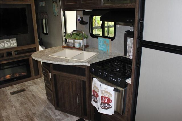 1058 N Oneal Road, Crystal Beach, TX 77650