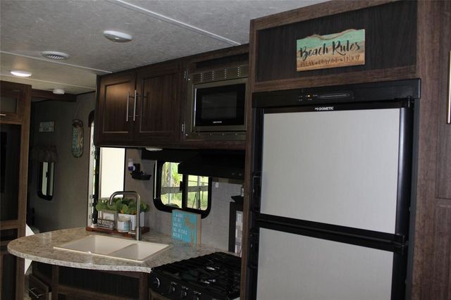 1058 N Oneal Road, Crystal Beach, TX 77650