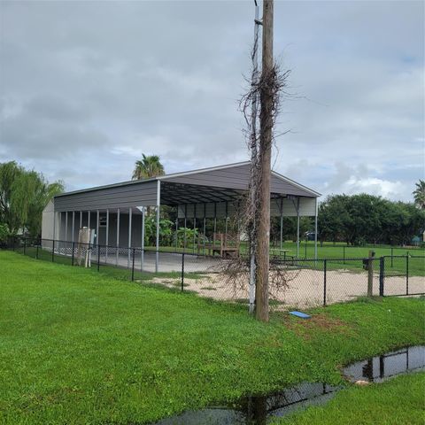 1058 N Oneal Road, Crystal Beach, TX 77650