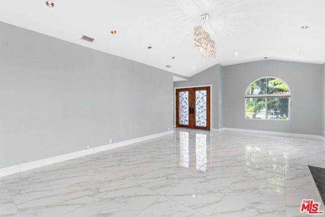 138 N Almont Drive, West Hollywood, CA 90048