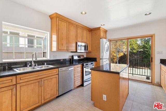 138 N Almont Drive, West Hollywood, CA 90048