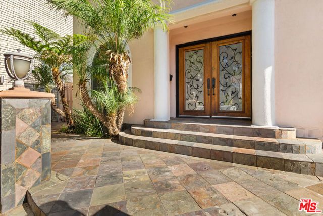 138 N Almont Drive, West Hollywood, CA 90048