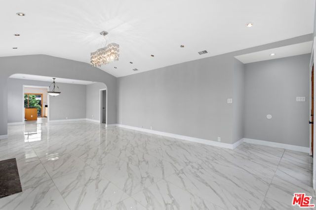 138 N Almont Drive, West Hollywood, CA 90048