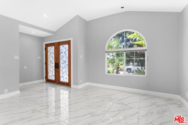 138 N Almont Drive, West Hollywood, CA 90048