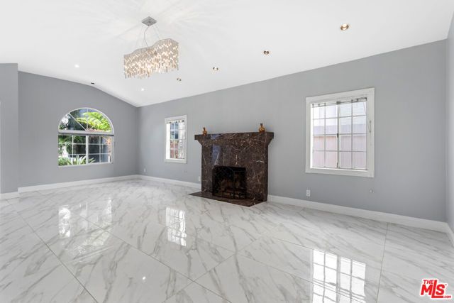 138 N Almont Drive, West Hollywood, CA 90048